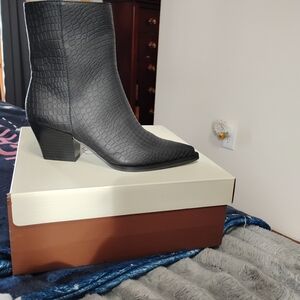 Chic Black Croc-Embossed Ankle Booties